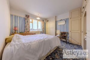 bed1- click for photo gallery